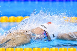 开云体育-浓眉的无声交响，当季后赛之夜被一个巨人重新定义节奏