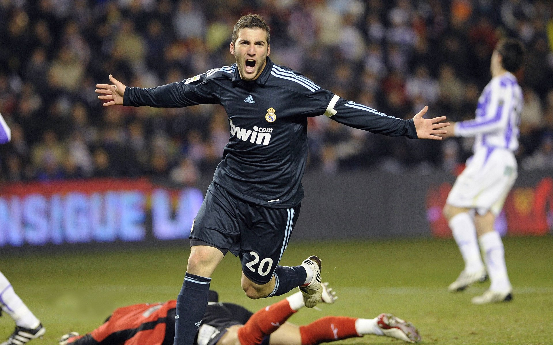 2026世界杯焦点战，芬兰鏖战皇马，北欧神话与银河战舰的冰火碰撞