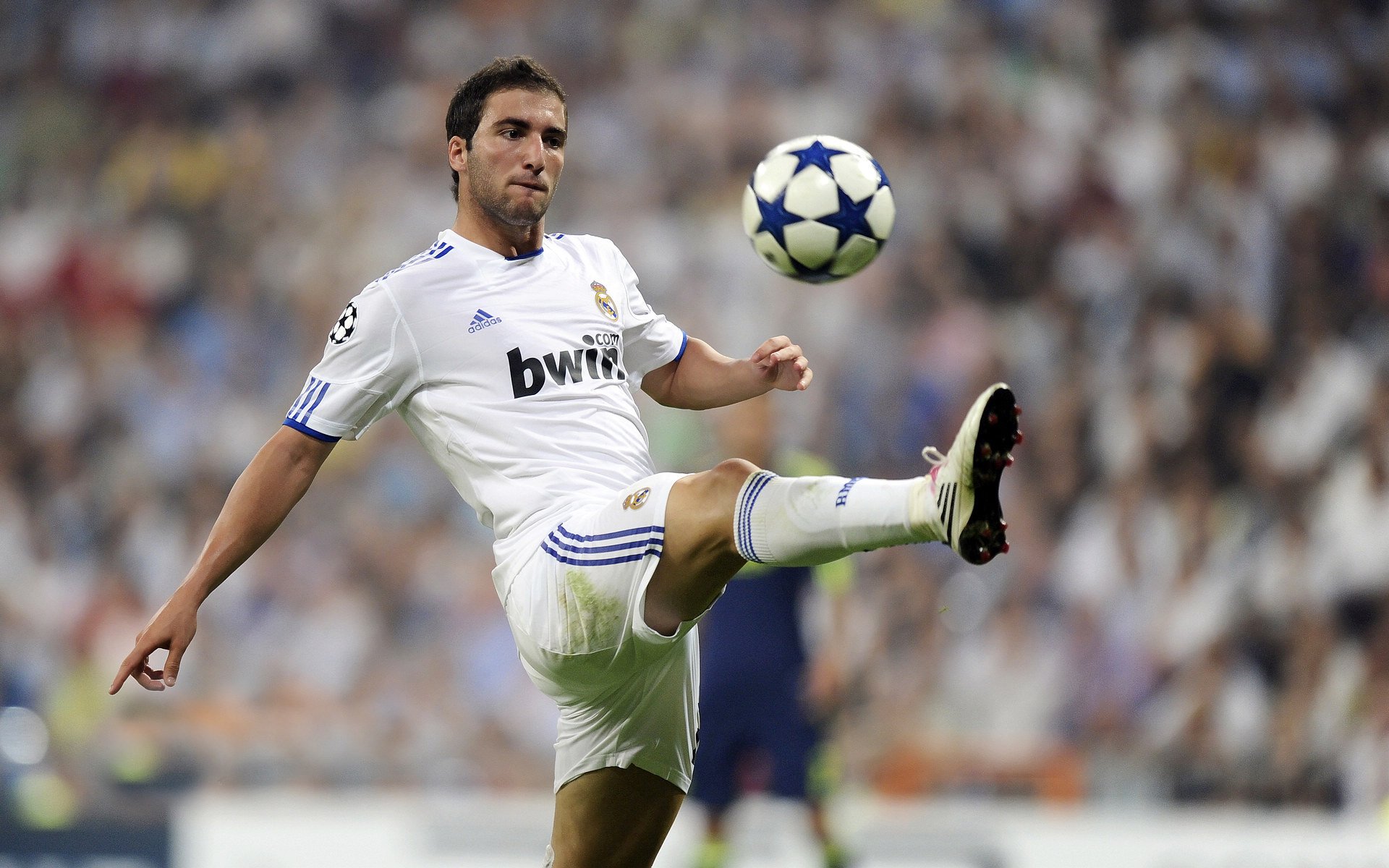 北京队对阵老鹰，爱德华兹用实力证明自己，当东方铁壁遇上美式风暴