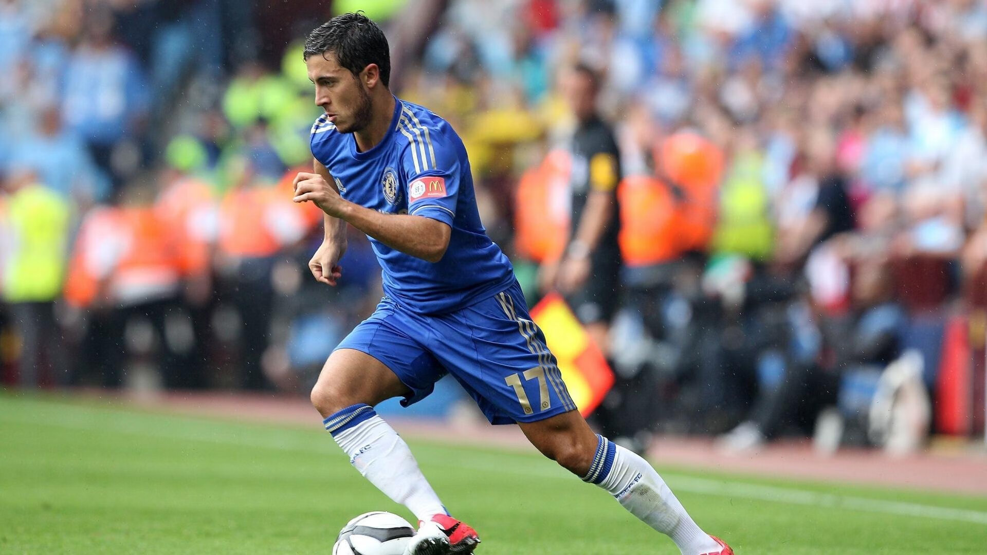 暗夜王者的加冕礼，奥斯梅恩如何用不存在感统治欧冠决赛之夜